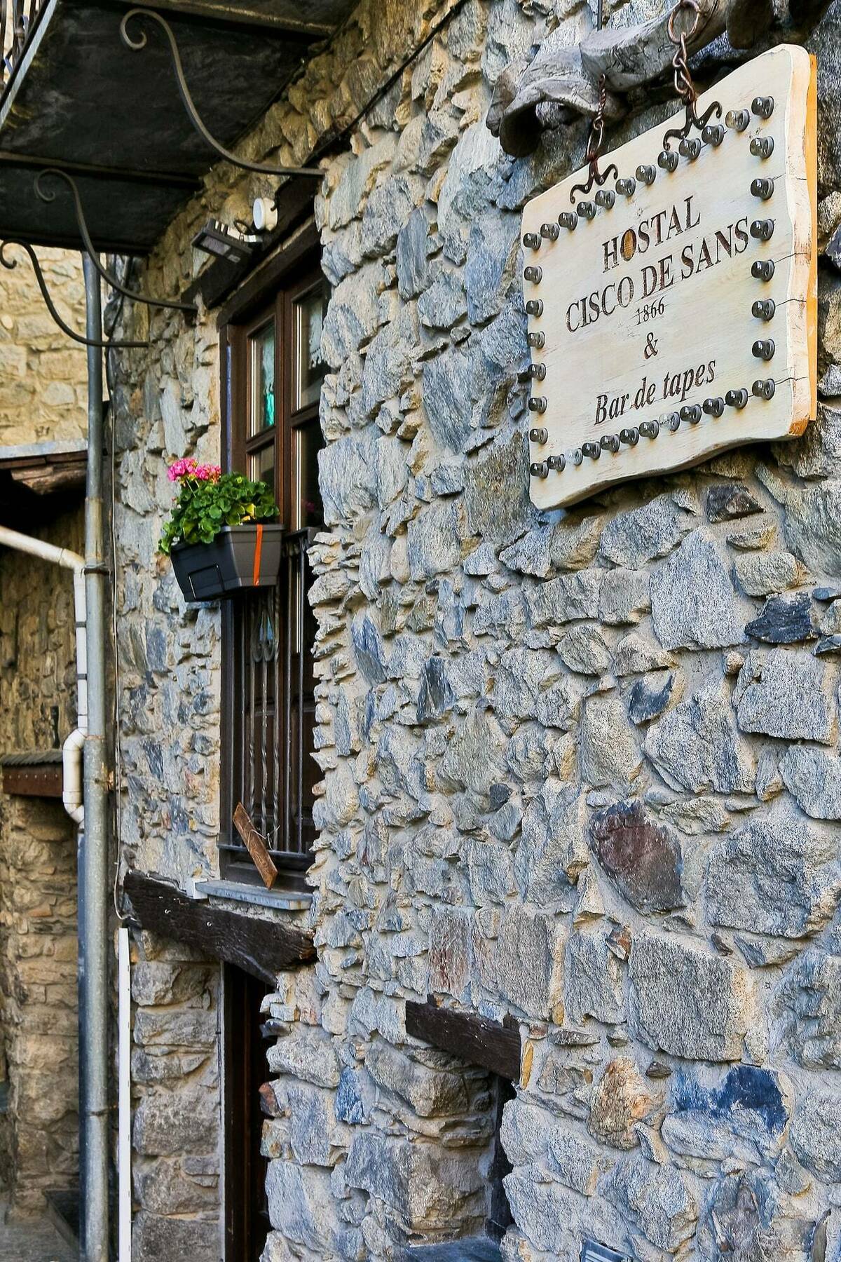 Hostal Cisco De Sans Hotel Andorra la Vella Exterior photo